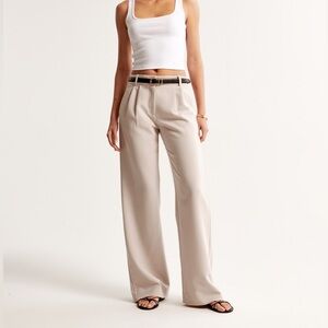 NWT! Abercrombie & Fitch Wide legs tailored pant. Size small